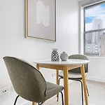 W Loop 1Br Nr Loop Restaurant Row Nr L Chi-404