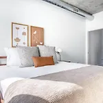 River N 1Br W Gym Pool Nr L Stop Beach Chi-362