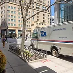 River N 1Br W Gym Wd Nr Mag Mile Chi-86