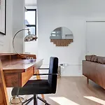 River N 1Br W Gym Pool Wd Nr Mag Mile Chi-112