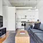 River N 1Br W Gym Pool Wd Nr Mag Mile Chi-440