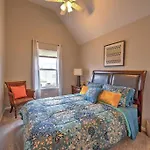 Serene Urban House Next Transit Near Downtown