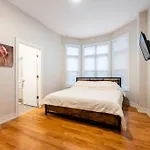 Apartment Luxurious Downtown 3 Bed 2 Bth