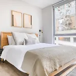 River N 1Br W Gym Pool Wd Nr L Chi-124