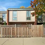 Great Location-Lincoln Park/Wrigleyville +Parking!