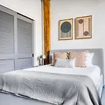 Lincoln Park Studio W Lounge Gym Nr Depaul Chi-569