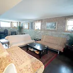 Inspiring Grotto Sleeps 10-20 Free Tv & Parking