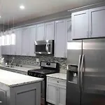 Upscale Apartment Westside Of Chicago