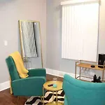 Upscale Apartment Westside Of Chicago