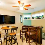 Pet-Friendly Chicago Vacation Rental Near Downtown