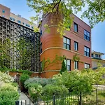 Urban Chicago Vacation Rental Condo Near Beach!