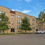 Spacious & Inviting 1Br Apt In Chicago - Cullom B2
