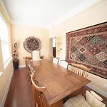 Club Salon Sleeps 10-20 Free Parking & Tv