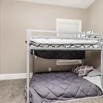 Light And Bright 3 Bedroom Duplex In Avondale, Chicago