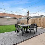 Light And Bright 3 Bedroom Duplex In Avondale, Chicago