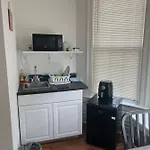 Hollywood Llc Homestay *