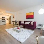 Amazing Location Luxury Apt Rooftop Pool