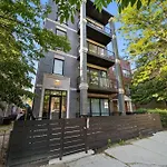 Stunning 2Br/2Ba Condo W/ Balcony By United Center