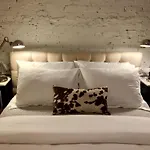 Bella Villa On Taylor Street Chicago\'S Little Italy 1 Mile West The Loop & Uic