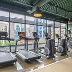 Apartment River North 1br W Gym Lounge Roof Nr Riverwalk Chi-900