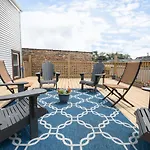 Contemporary Apt In Irving Park