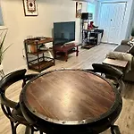 Beautifully Renovated House 10 Mins From Downtown