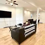 Beautifully Renovated House 10 Mins From Downtown