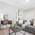 1-Bedroom Chic Apartment With Laundry - Brompton 55-57 Rep