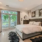 University Of Chicago Condo - 1 Bed / 2 Bath W/Parking Space