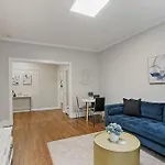 Chic & Fully Furnished 2br - Roscoe 1 Apartment *