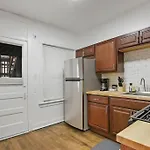 Chic & Fully Furnished 2br - Roscoe 1 *