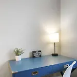 Chic & Fully Furnished 2br - Roscoe 1 Apartment *