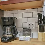 Chic & Fully Furnished 2Br Apartment - Roscoe 1