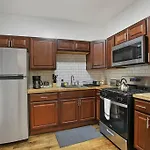 Apartment Chic & Fully Furnished 2br - Roscoe 1