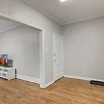 Chic & Fully Furnished 2br - Roscoe 1 Apartment