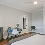 Chic & Fully Furnished 2br - Roscoe 1 *