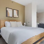 Apartment River North Jr 1br W Game Nr L Chi-971 Chicago