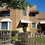 Apartment Great Getaway 2 Bedrooms Sleeps 1 To 4 Chicago