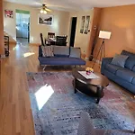Great Getaway 2 Bedrooms Sleeps 1 To 4