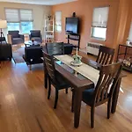 Great Getaway 2 Bedrooms Sleeps 1 To 4 * Chicago