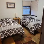 Apartment Great Getaway 2 Bedrooms Sleeps 1 To 4 Chicago