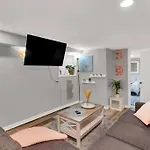 Logan Square Monthly Apartament