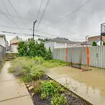 Pet-Friendly Chicago Getaway With Free Parking!