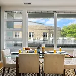 City-view 3-br Rooftop Chicago