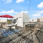 City-view 3-br Rooftop Apartment *