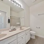 City-view 3-br Rooftop *