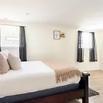 Cozy 2 Brm Mins Away From United Center * Chicago