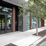 Pilsen Studio W Pool Lounge Nr L Green Line Chi-994