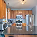 Chicago Condo Near Beaches, Parks And Downtown!