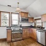 Bright And Modern 2Br Apt With Parking And Laundry
